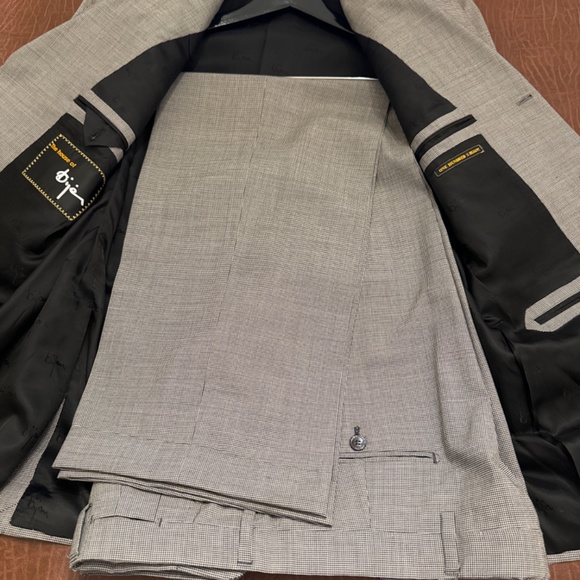 Men’s custom Bijan suit - Picture 2 of 3